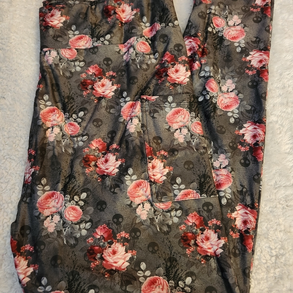 TC2 Skulls & Floral Pocket Leggings